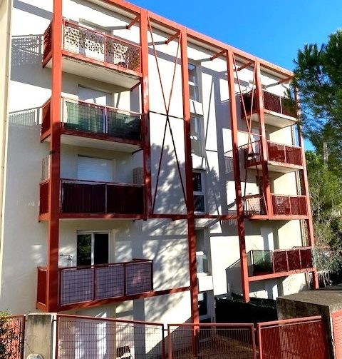 property v1360090404 0