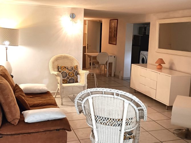 property v1360090713 0