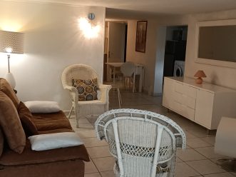property v1360090713 3
