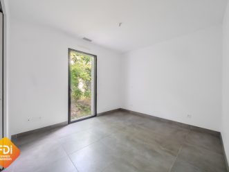 property v1320094224 3