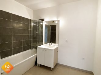 property v880092714 3