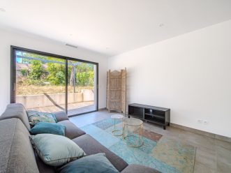 property v1320094352 3