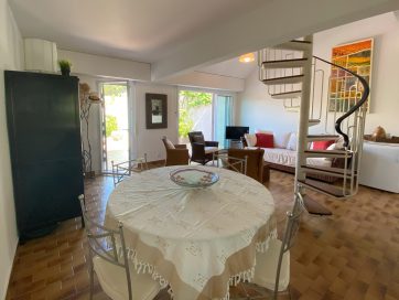 property v1360089016 0