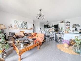 property v1320064999 1