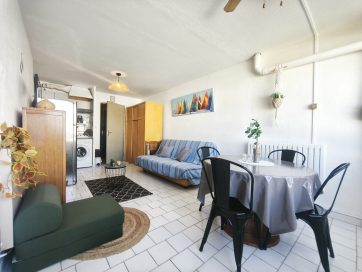 property v1400095627 0