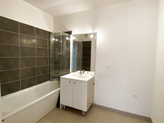 property v880092714 3
