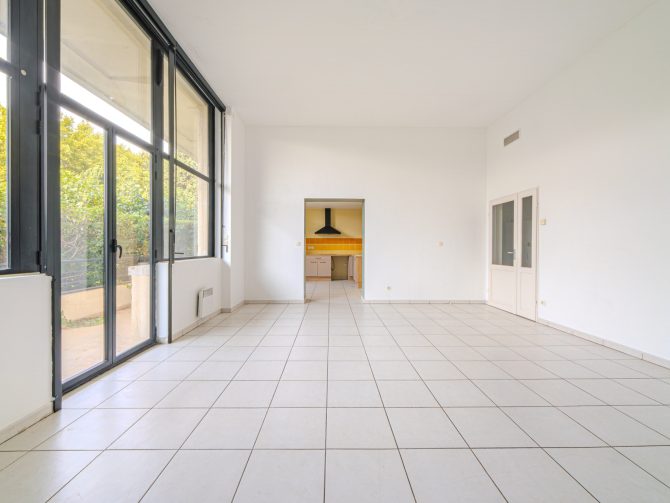 property v1290091994 0
