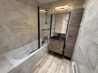 property v1310096316 3