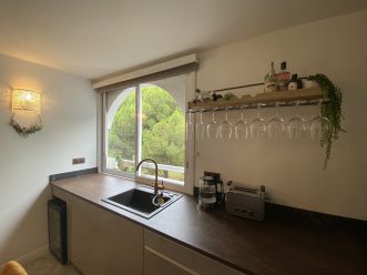property v1390096233 4
