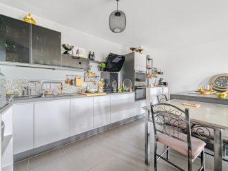 property v1320064999 2