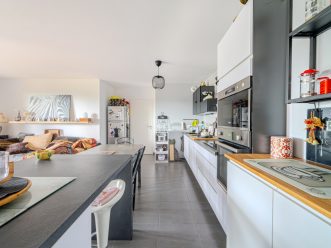 property v1320064999 3