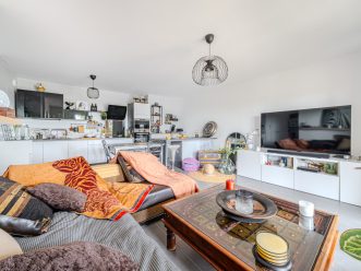 property v1320064999 4