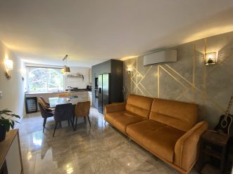 property v1390096233 1