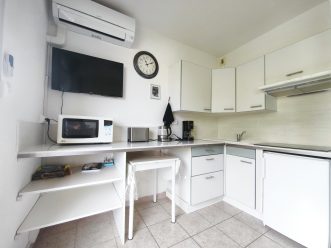 property v1400096894 2