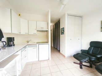 property v1400096894 3
