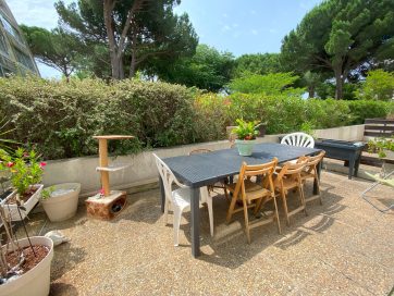 property v1390094860 0