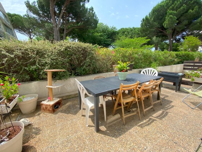 property v1390094860 0
