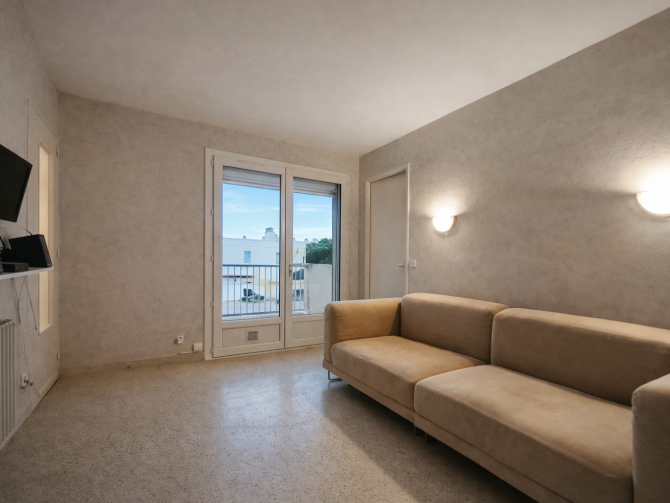 property v1400098874 0