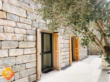 property v880100228 0